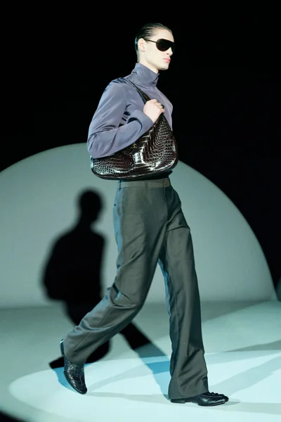 Look 10