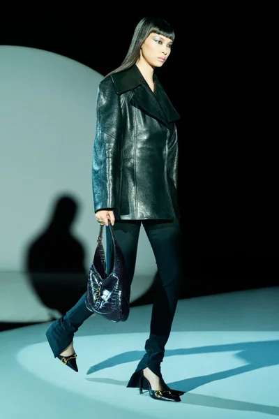 Look 13