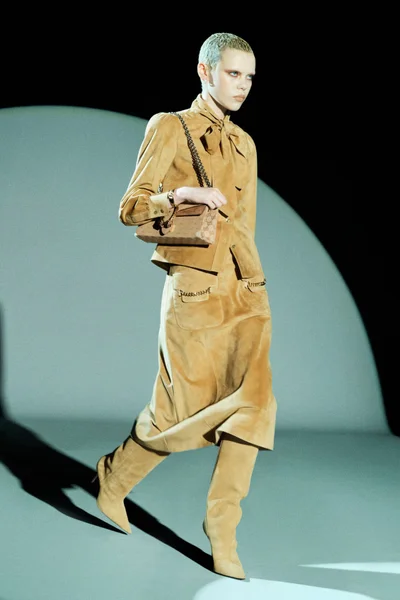 Look 15