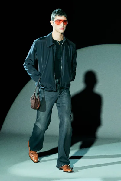 Look 16