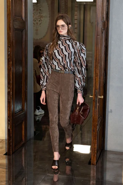 Look 2