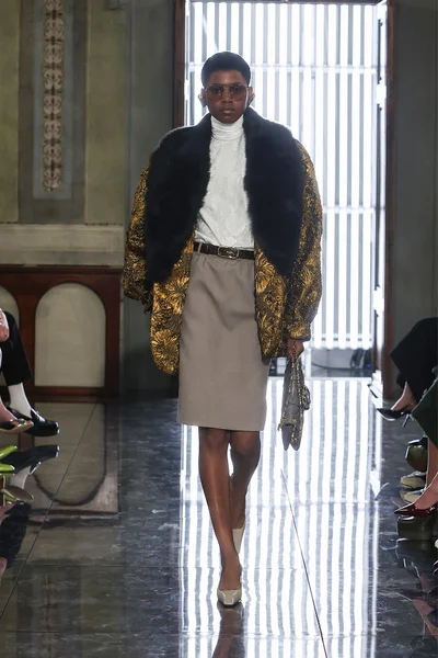 Look 4