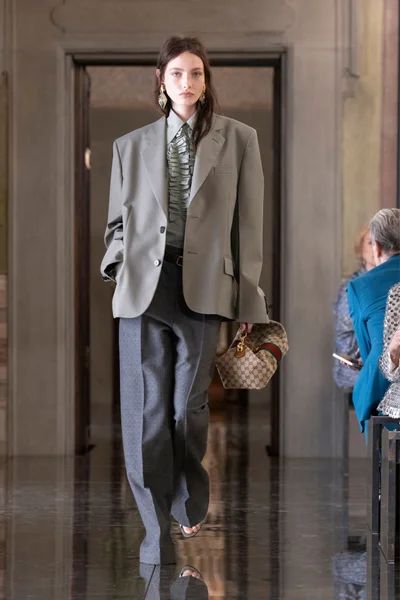 Look 9