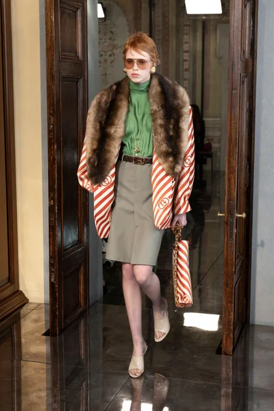 Look 10