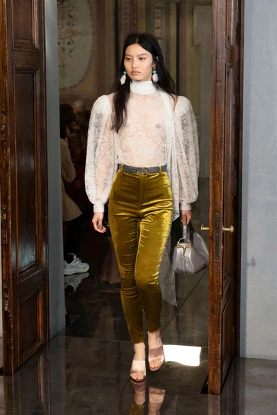Look 12