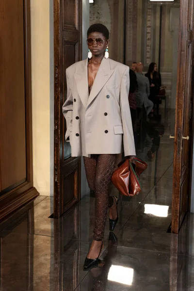 Look 15
