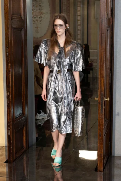 Look 18
