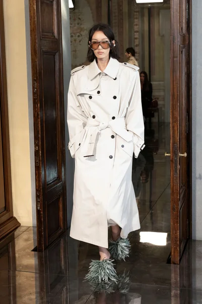 Look 24
