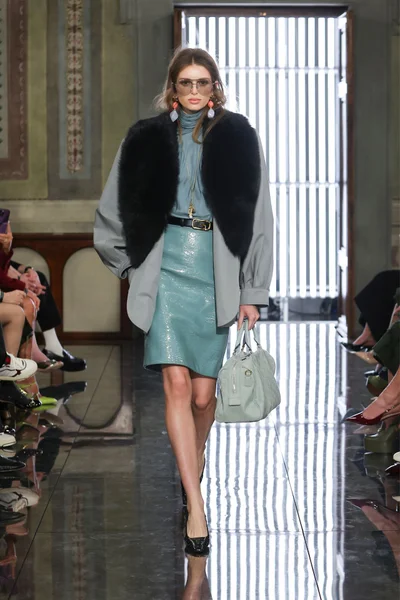 Look 25