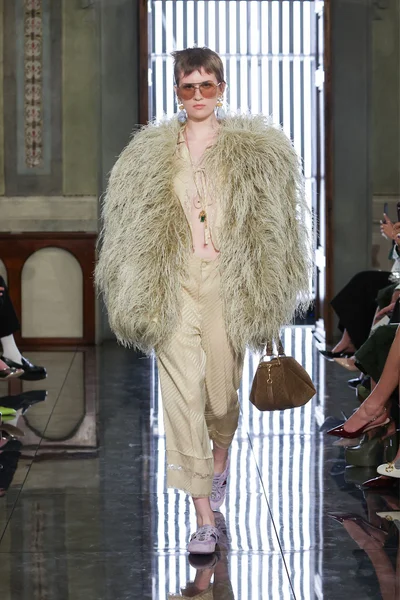 Look 29