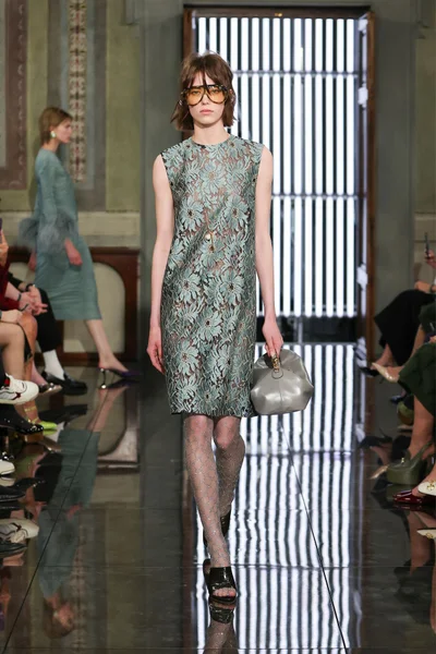 Look 38