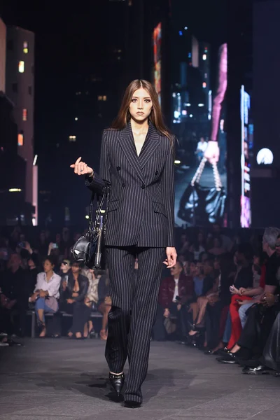Look 3