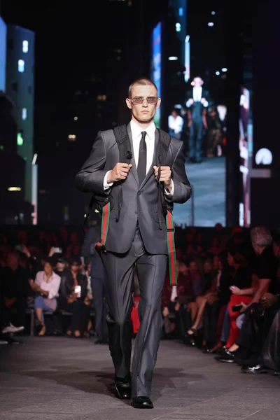 Look 5