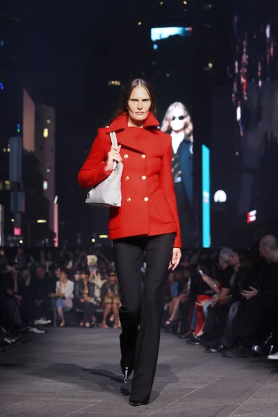 Look 8