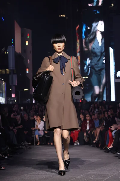 Look 10