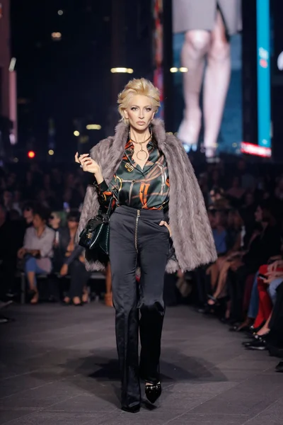 Look 11