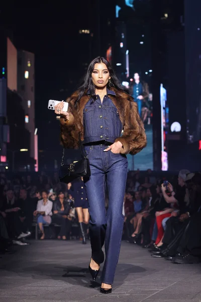 Look 12