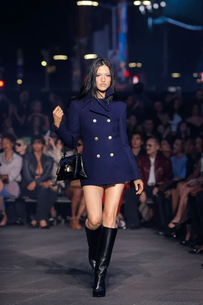 Look 13