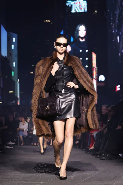 Look 14