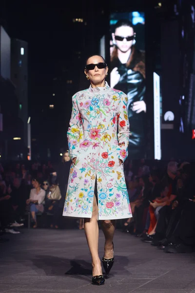 Look 15