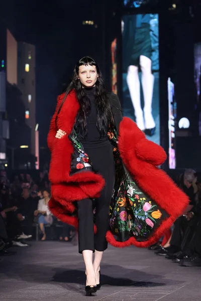 Look 17