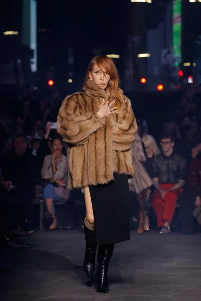 Look 19
