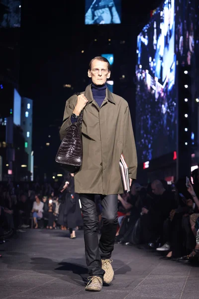 Look 25