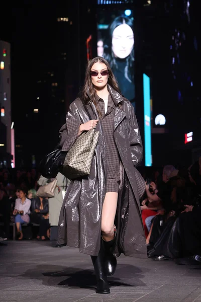 Look 27