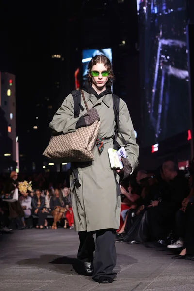 Look 28