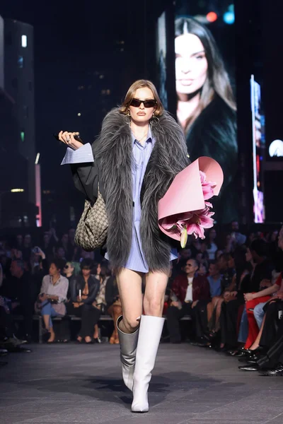 Look 32