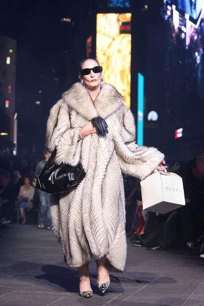 Look 37