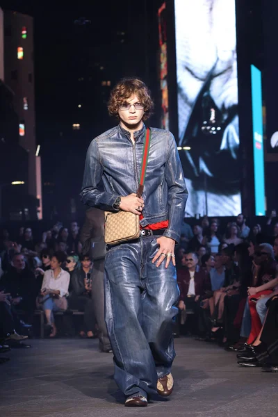 Look 38