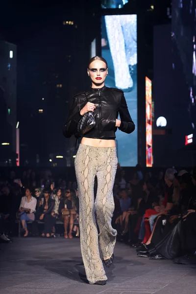 Look 43