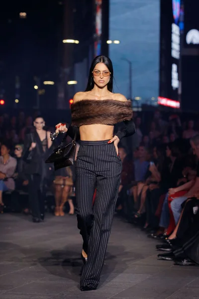 Look 48