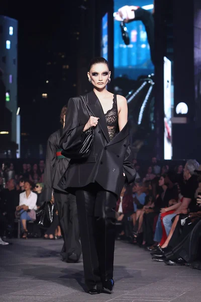 Look 49