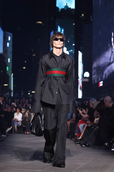 Look 50