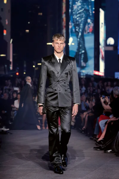 Look 61